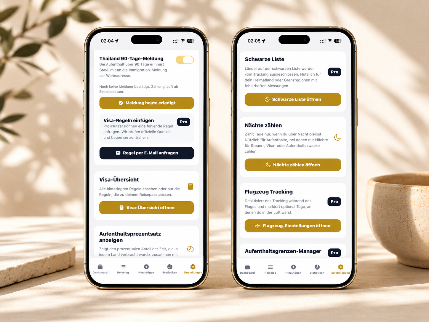 StayLimit Tools: zwei iPhone-Bildschirme zeigen 90-Tage-Meldung, Visa-Regeln anfragen und Visa-Übersicht sowie Schwarze Liste, Nächte zählen, Flugzeug Tracking und Aufenthaltsgrenzen-Manager